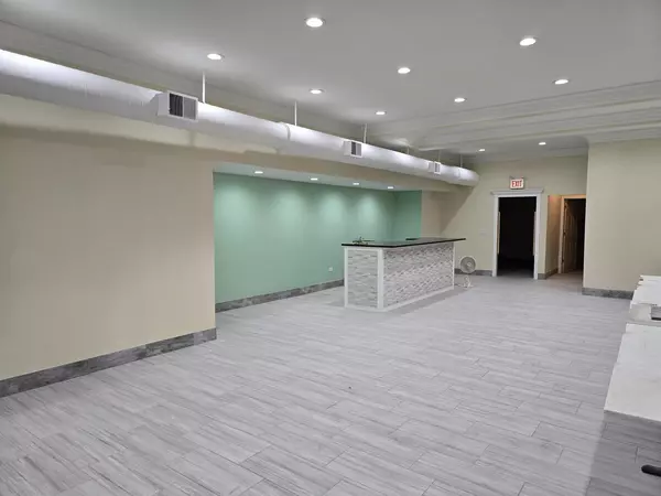 Chicago, IL 60625,3055 W Lawrence Avenue