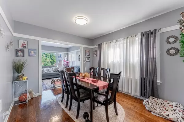 Chicago, IL 60641,5335 W Barry Avenue
