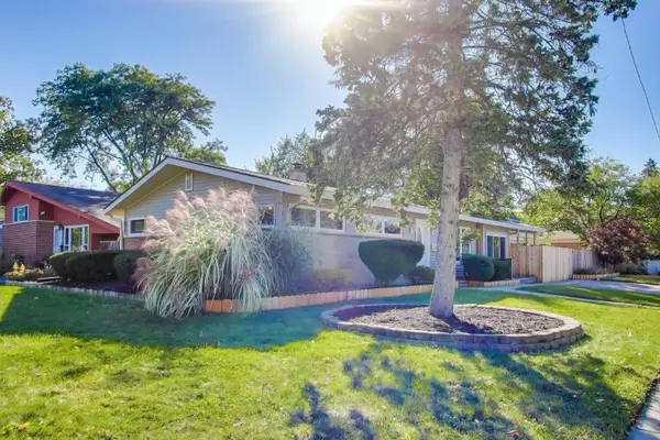 828 Dell Road, Northbrook, IL 60062