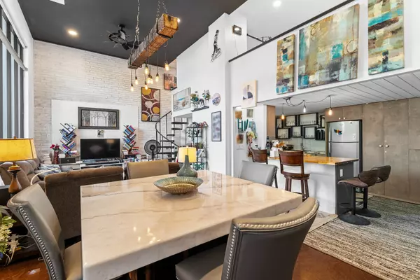 Oak Brook, IL 60523,40 N TOWER Road #1E