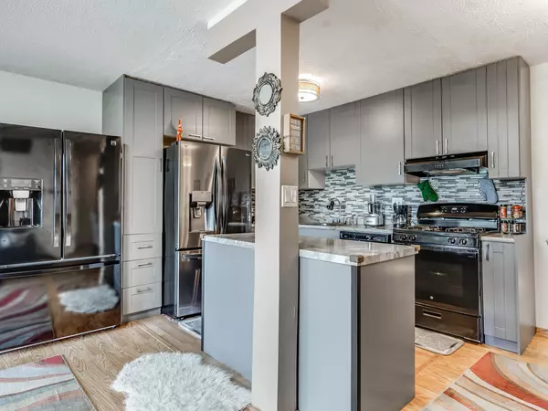 Westmont, IL 60559,907 S Williams Street #212