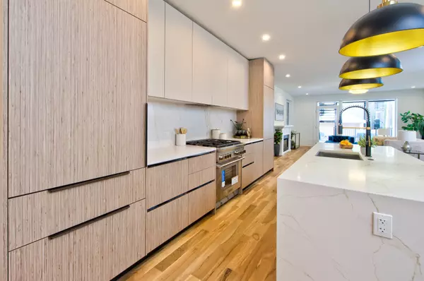 Chicago, IL 60622,1325 N Artesian Avenue #1