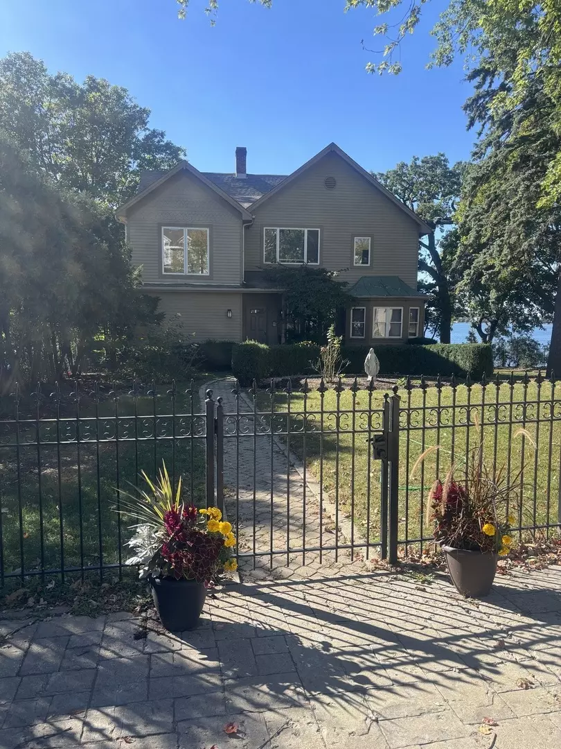 Lake Zurich, IL 60047,21 Lakeview Place #2