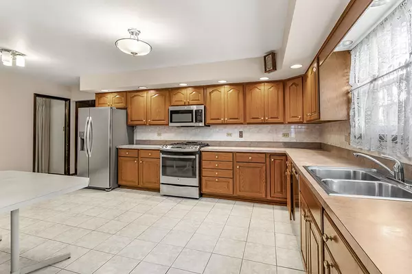 Oak Forest, IL 60452,6066 Forestview Drive