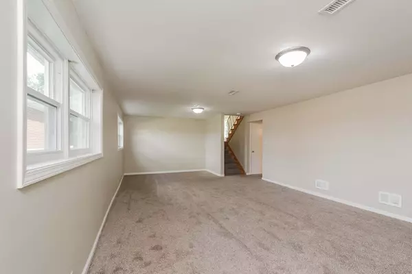 Arlington Heights, IL 60004,22 S RAMMER Avenue