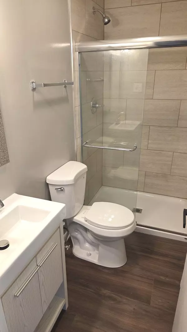 Lansing, IL 60438,18318 Exchange Avenue #1B