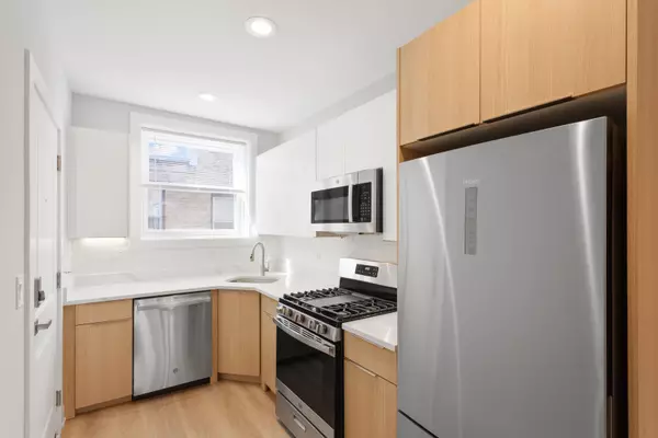Chicago, IL 60645,7383 N Damen Avenue #3W