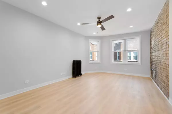 Chicago, IL 60645,7383 N Damen Avenue #1W