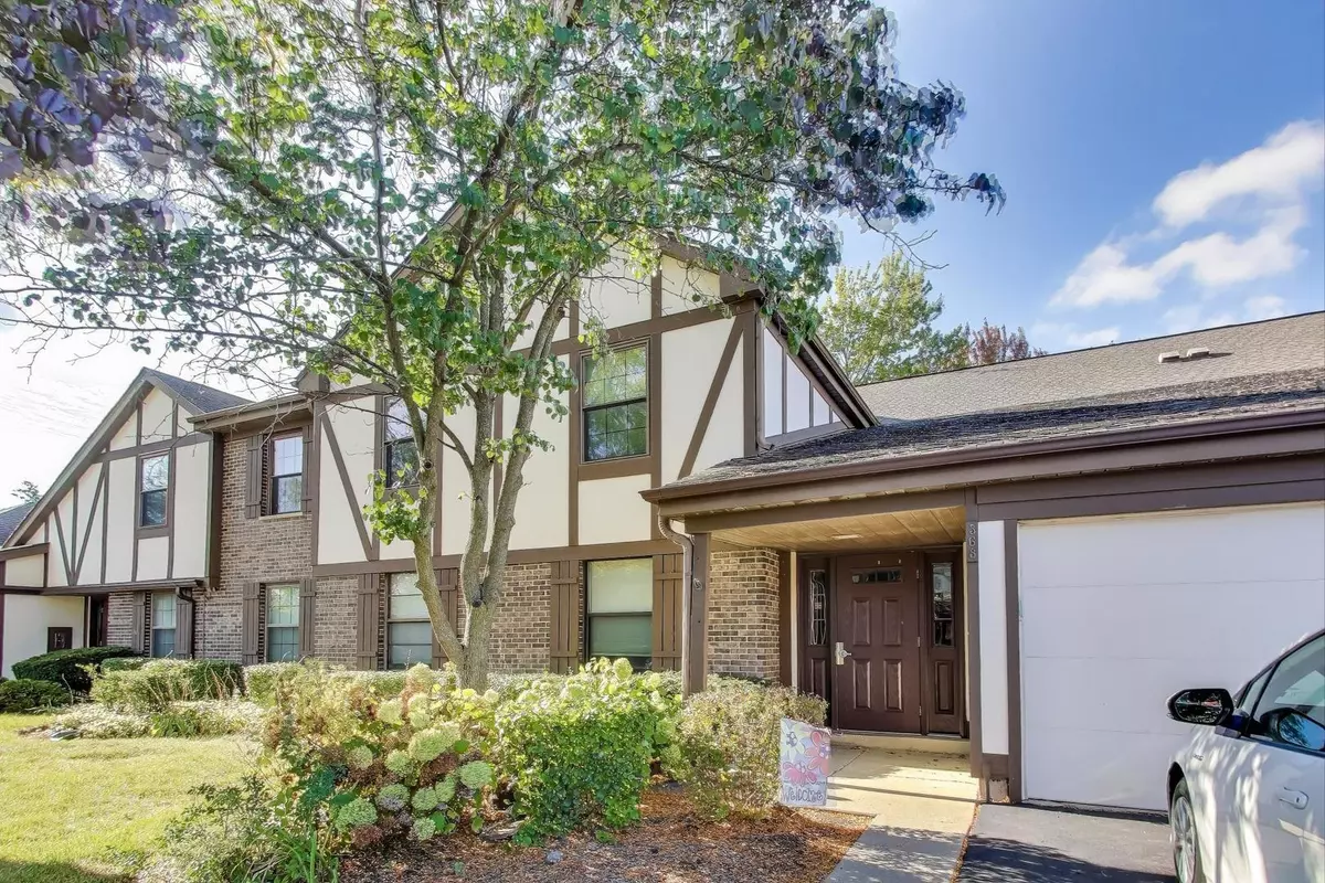 Schaumburg, IL 60193,368 Southbury Court #D2