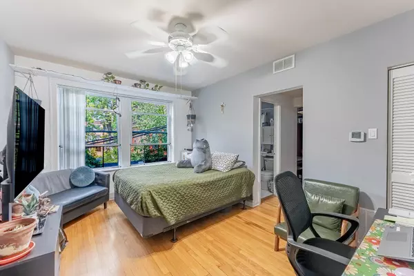 Chicago, IL 60613,4240 N Clarendon Avenue #309N