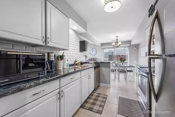 Palatine, IL 60067,1056 N Knollwood Drive