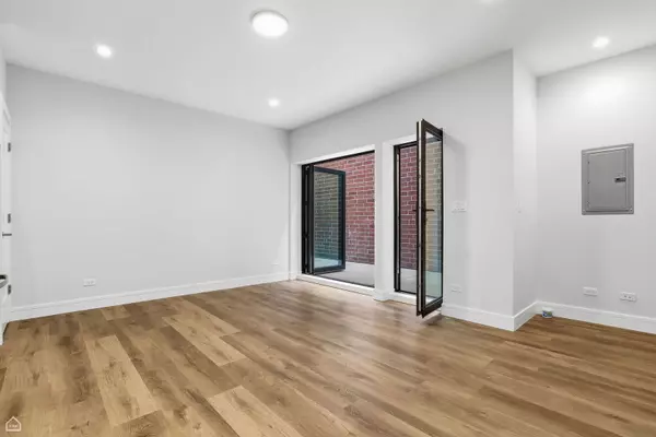 Chicago, IL 60622,1924 W Grand Avenue #1R