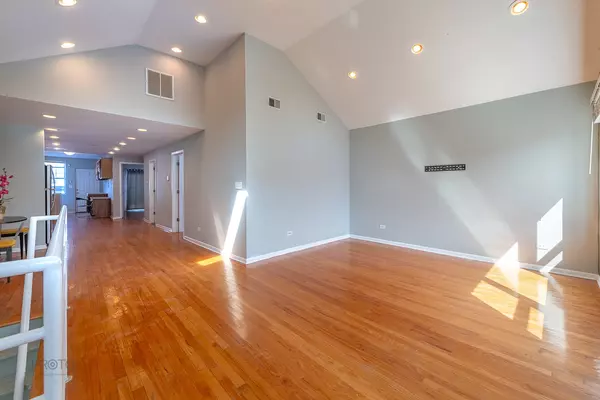 Chicago, IL 60622,524 N Ashland Avenue