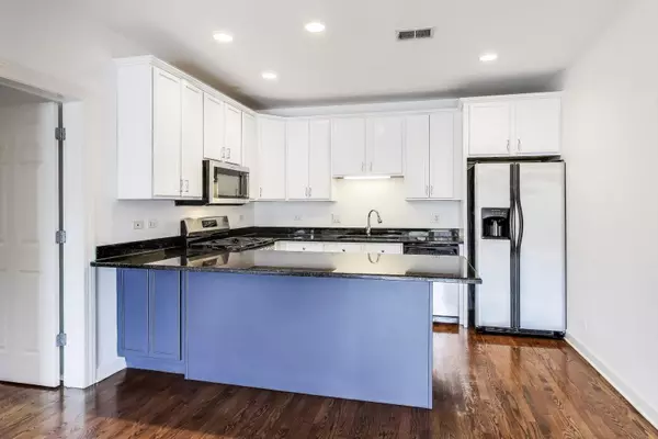 Chicago, IL 60625,5250 N Lincoln Avenue #3C