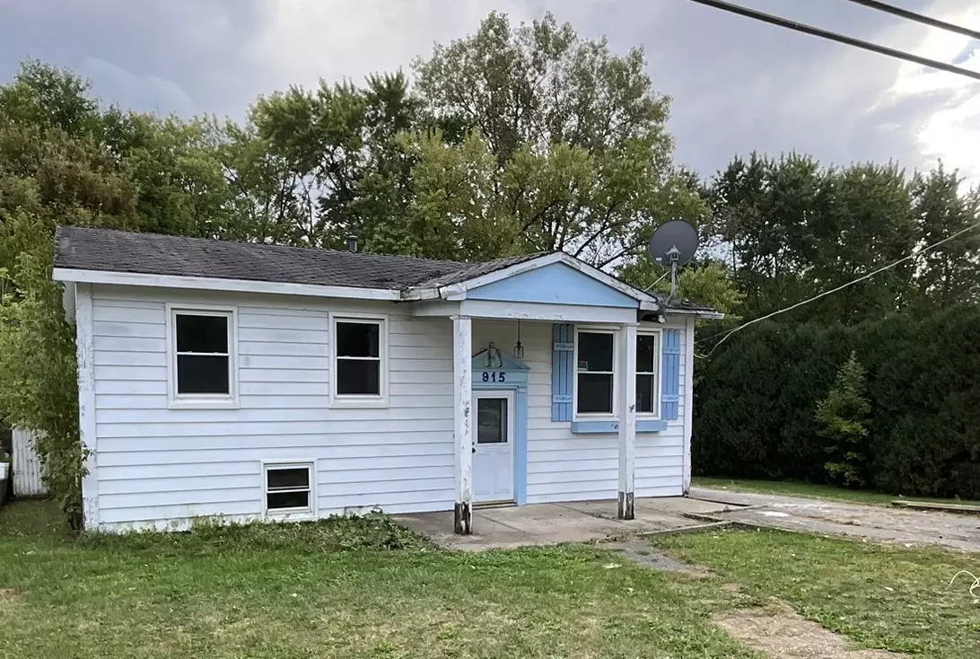 Round Lake Beach, IL 60073,915 Mayfield Drive