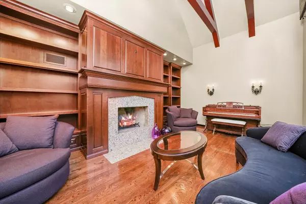 Glen Ellyn, IL 60137,23W121 Kings Court