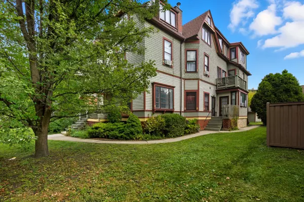 Oak Park, IL 60302,134 S Kenilworth Avenue #2N