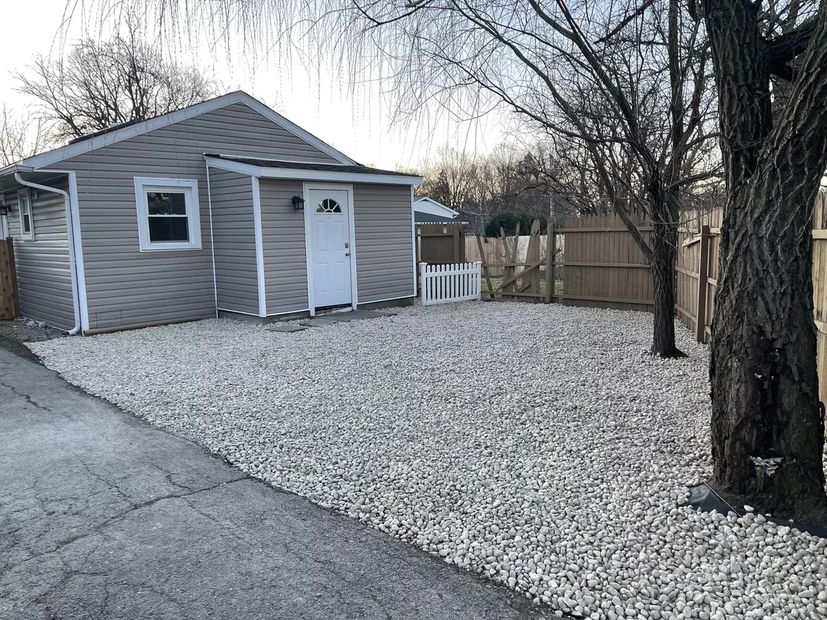 Lake Bluff, IL 60044,519 N Waukegan Road