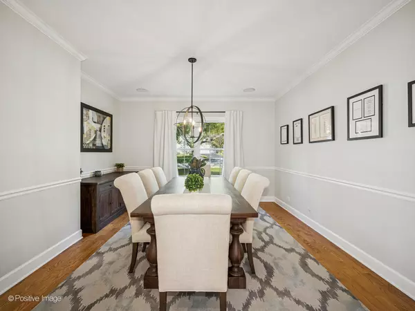 Clarendon Hills, IL 60514,29 Waverly Avenue