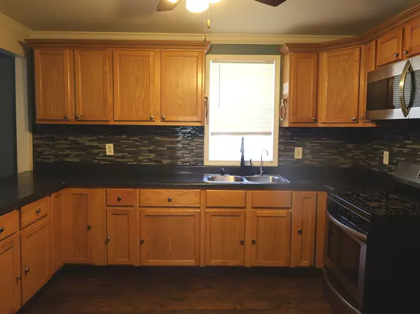 Waukegan, IL 60085,917 N Linden Avenue