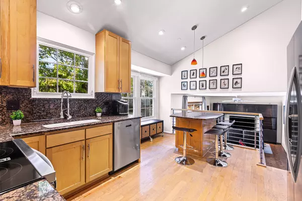 Lake Zurich, IL 60047,461 N NEWBERRY Court