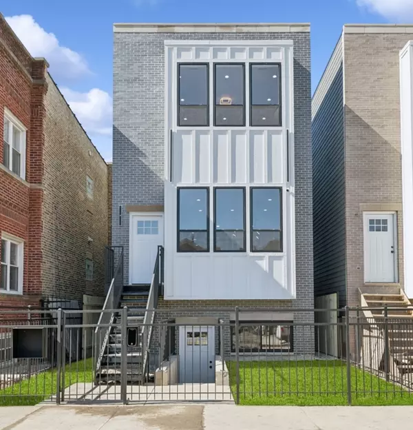 3216 W Polk Street, Chicago, IL 60624