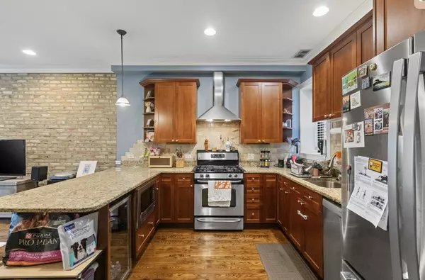 Chicago, IL 60640,5219 N Winthrop Avenue #2N