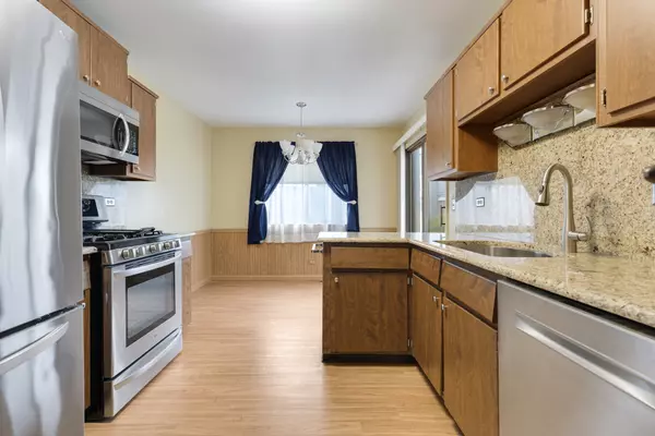 Schaumburg, IL 60193,375 Pinetree Lane #D-1