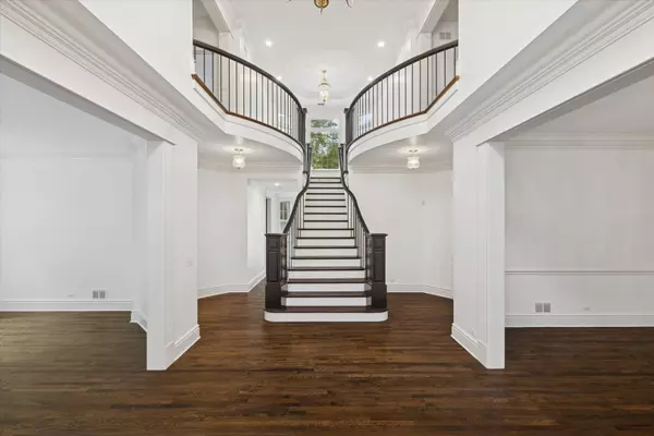 Hinsdale, IL 60521,910 S Park Avenue