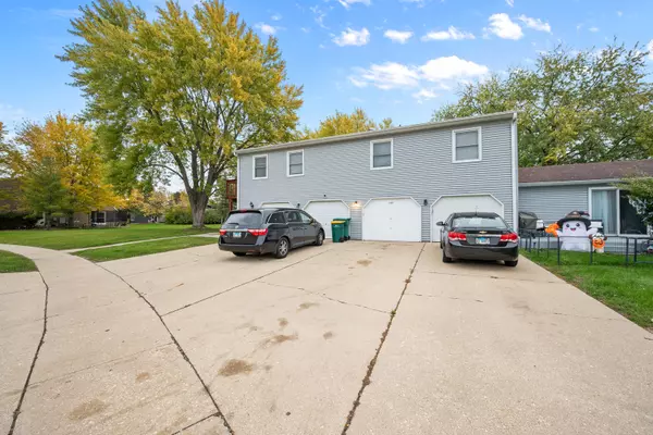 Sycamore, IL 60178,1606 E Stonehenge Drive #14-B