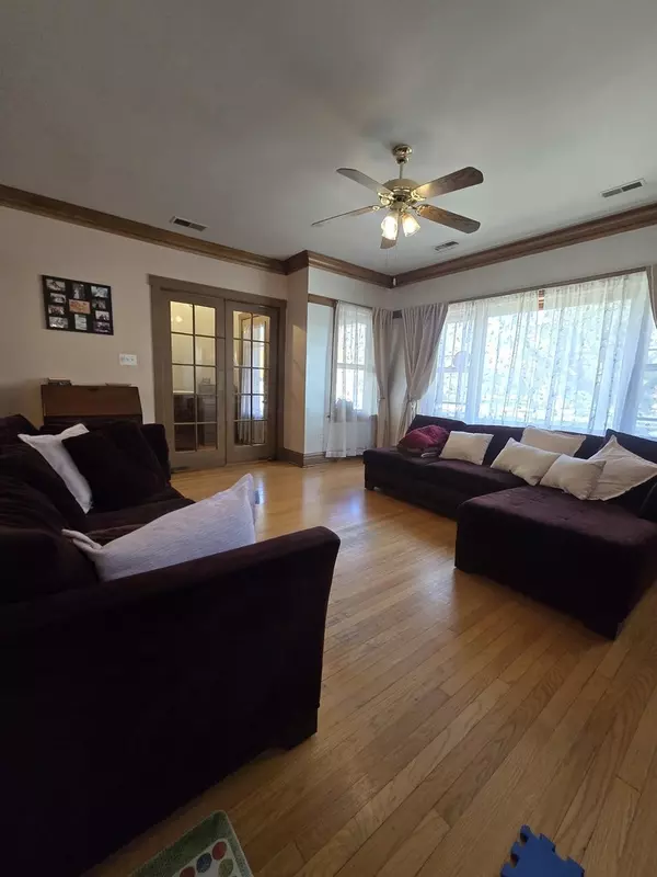 Berwyn, IL 60402,3032 Wisconsin Avenue