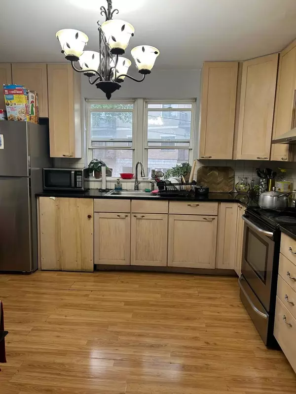 Skokie, IL 60077,8847 La Crosse Avenue #204