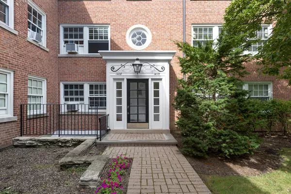 Evanston, IL 60201,1408 Hinman Avenue #2