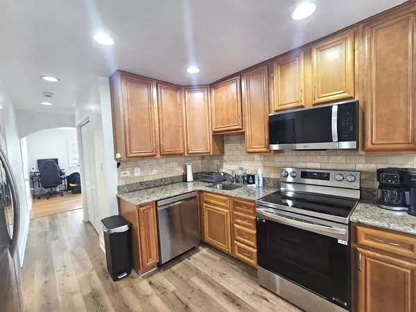 Elmwood Park, IL 60707,45 W Conti Parkway Circle #2N