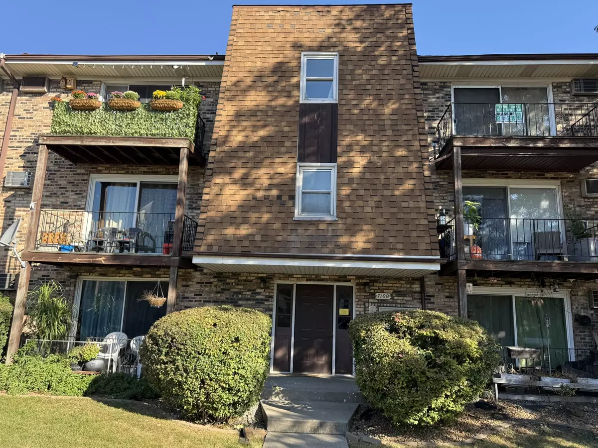 Chicago Ridge, IL 60415,7100 99th Street #204