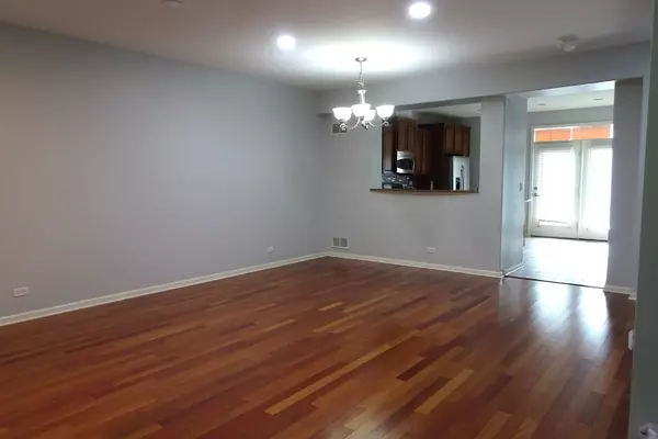 Arlington Heights, IL 60005,2203 S Crambourne Way