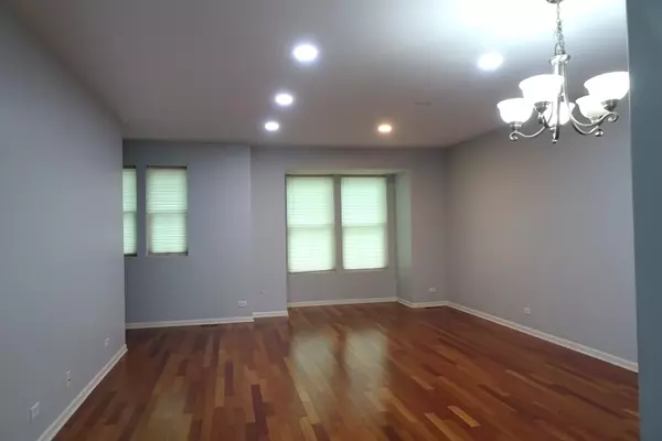 Arlington Heights, IL 60005,2203 S Crambourne Way