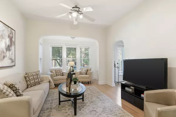 Chicago, IL 60618,3725 N Richmond Street