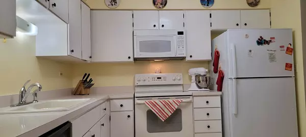 Wheaton, IL 60189,2088 Creekside Drive #-