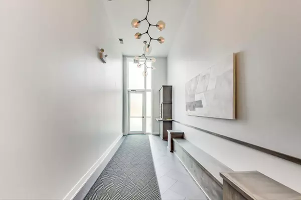 Chicago, IL 60614,1625 N Burling Street #302