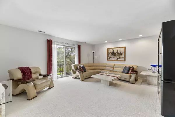 Northbrook, IL 60062,4050 Dundee Road #205