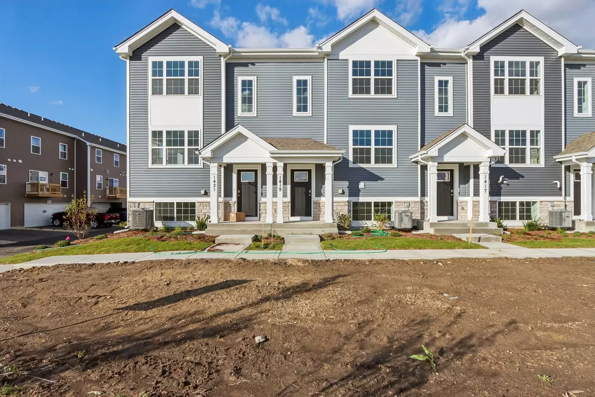 Pingree Grove, IL 60140,1419 Oakfield Lane