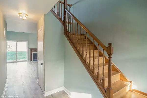 Palatine, IL 60074,734 E Whispering Oaks Court #10-E