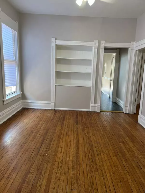 Chicago, IL 60637,6622 S Marquette Road