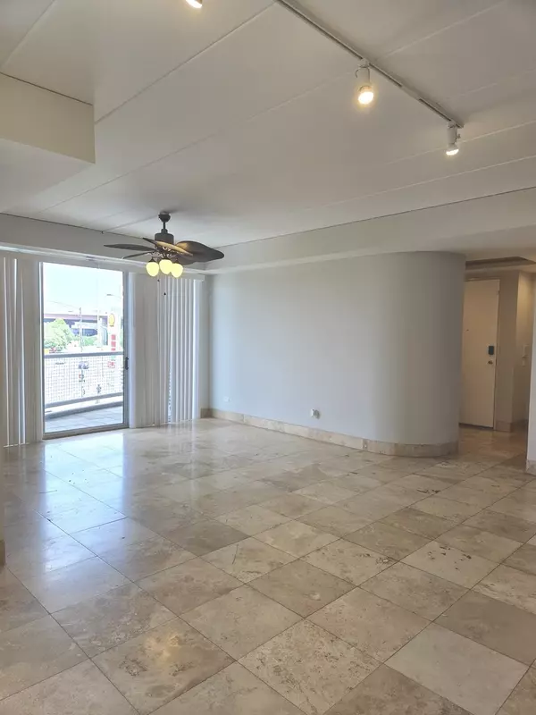 Chicago, IL 60608,2500 S Halsted Street #5E