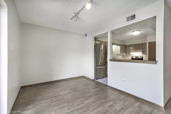 Hickory Hills, IL 60457,9150 W 95th Street #2B