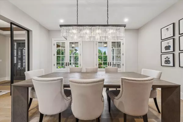 Hinsdale, IL 60521,415 N ADAMS Street