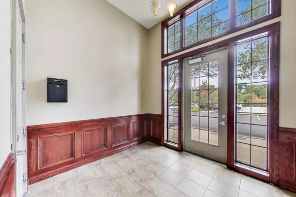 Arlington Heights, IL 60004,135 W Rand Road