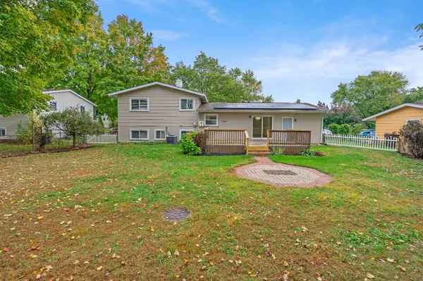 698 Sussex Lane, Crystal Lake, IL 60014