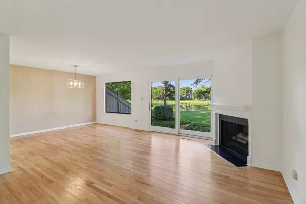 Lake Barrington, IL 60010,404 N SHORELINE Road #298